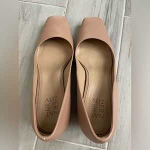 Karina square toe pump. Naturalizer shoes.  Slightly used.  Size 7.5 Wide